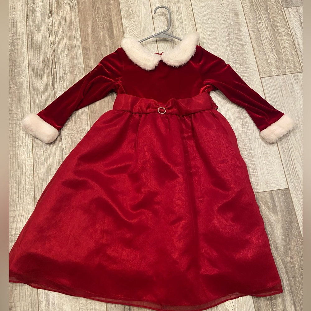 Beautiful Faux Fur Christmas Dress Girls Size 6 Small with Tied Bow NWOT Holiday